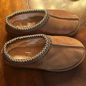 UGG Tasman Size 6 women. Used but good condition.